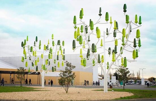 法国人”种”了一棵塑料树：外观现代 还可以发电