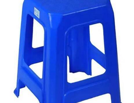 终于知道塑料椅子中间为什么留一个洞了