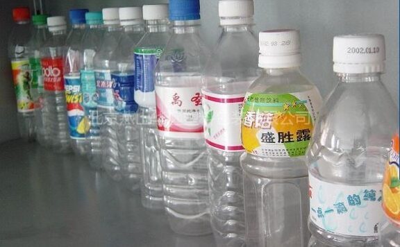 特斯拉供应商称 回收塑料瓶用来产汽车零部件