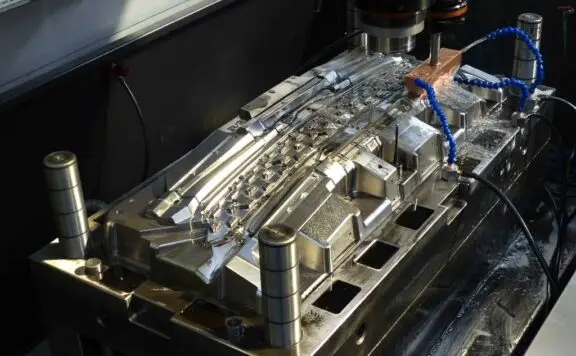 探讨一下注塑模具究竟有哪些组成？