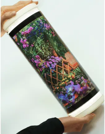 FlexEnable与Merck合作采用整体式塑料LCD实现新颖显示器形状