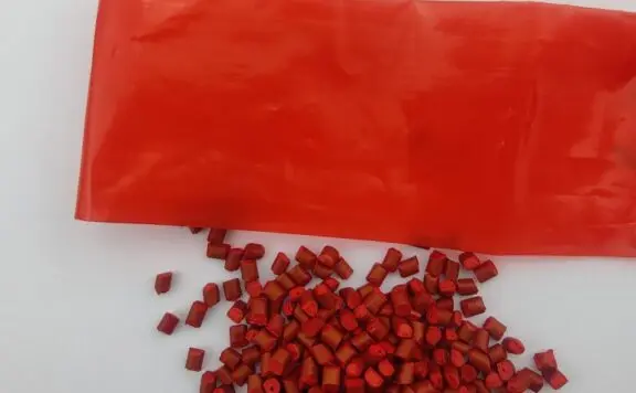 鸿彩颜料色母粒开发的高浓度吹膜拉丝注塑编织袋用特亮红1069